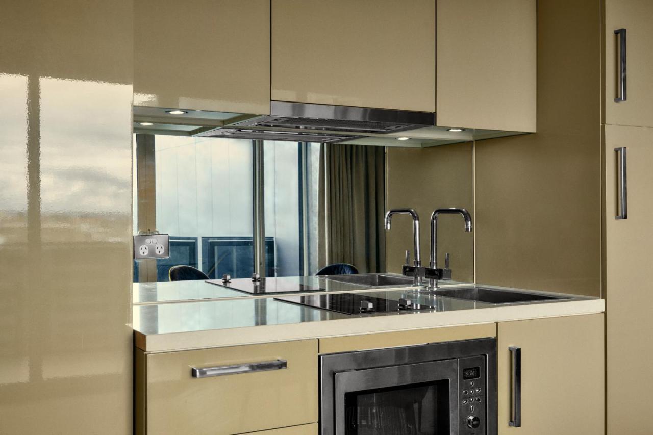 Hotel The Kinson à Ville de Ville de Melbourne Extérieur photo A kitchen with a built-in microwave oven